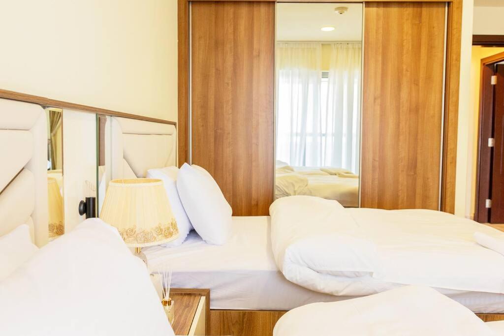 Lux Two Br W Sea Views From In Marina Appartement